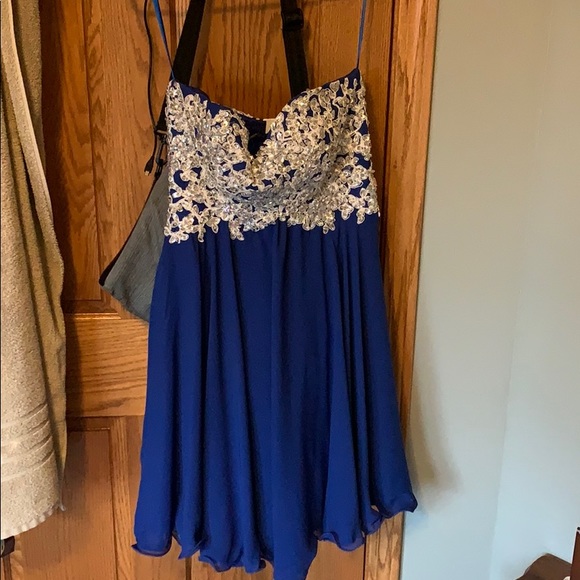 Dress - Picture 1 of 3